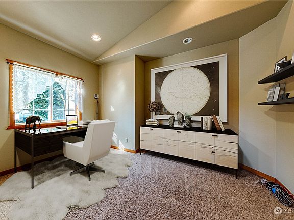 3rd image of 723 Evans Avenue