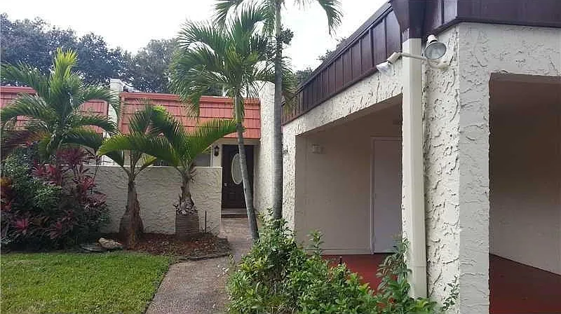 2 bed, 1.5 bath, 1000 sqft, $2,300 — Photo 1