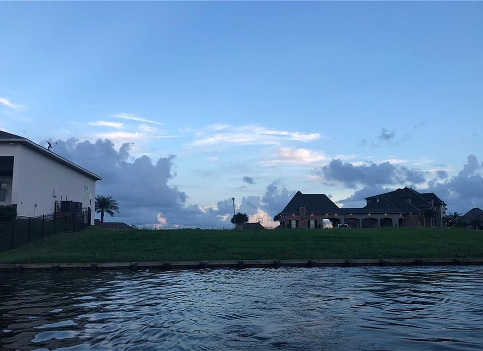 2nd image of Logan Island Ct