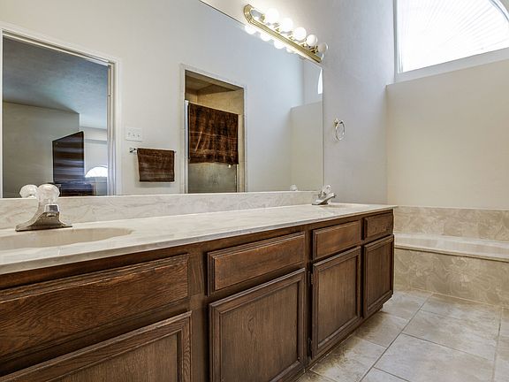 5th image of 4723 N Galloway Ave APT 201