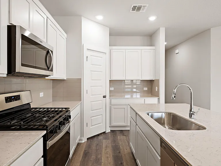 2415 Ekvall Dr — Photo 4