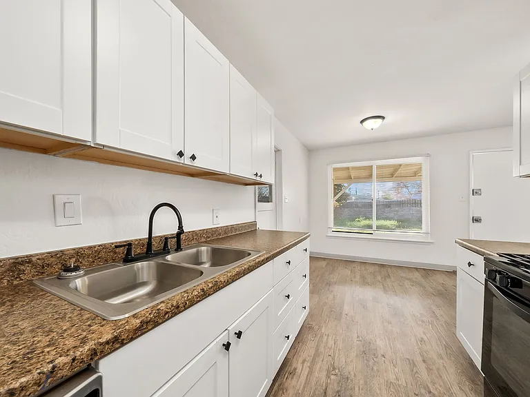 5733 San Vincente Way — Photo 2