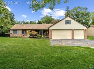 24780 Springbrook Dr, Farmington Hills, MI 48336