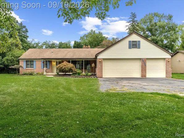 24780 Springbrook Dr, Farmington Hills, MI 48336