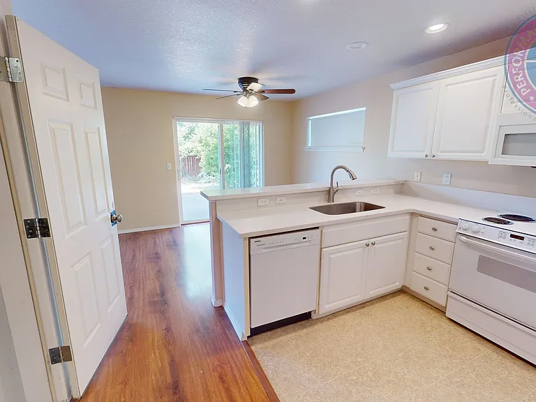 4377 NW Palmbrook Dr — Photo 4