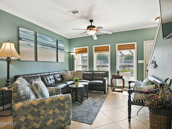 4th image of 548 W Beach Blvd APT 132