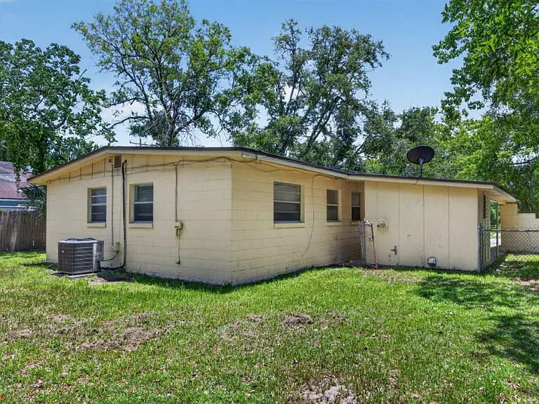 5527 Beney Rd — Photo 24