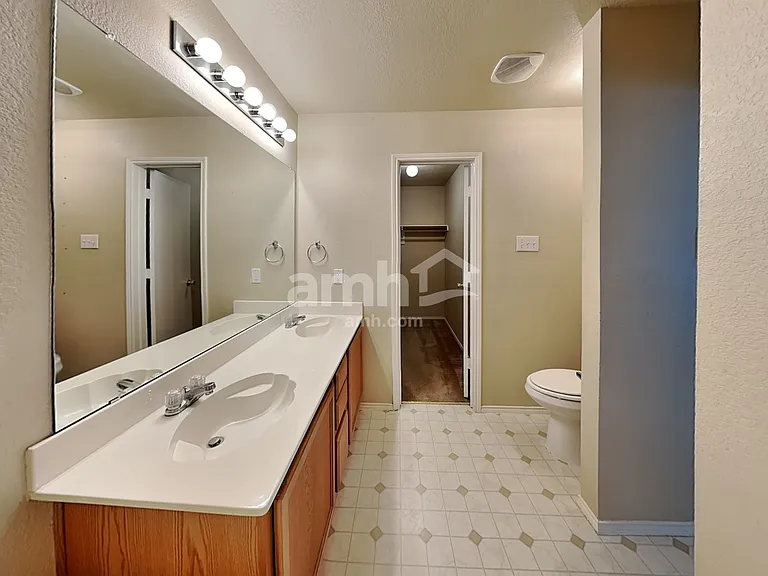 721 Nancy Dr — Photo 16