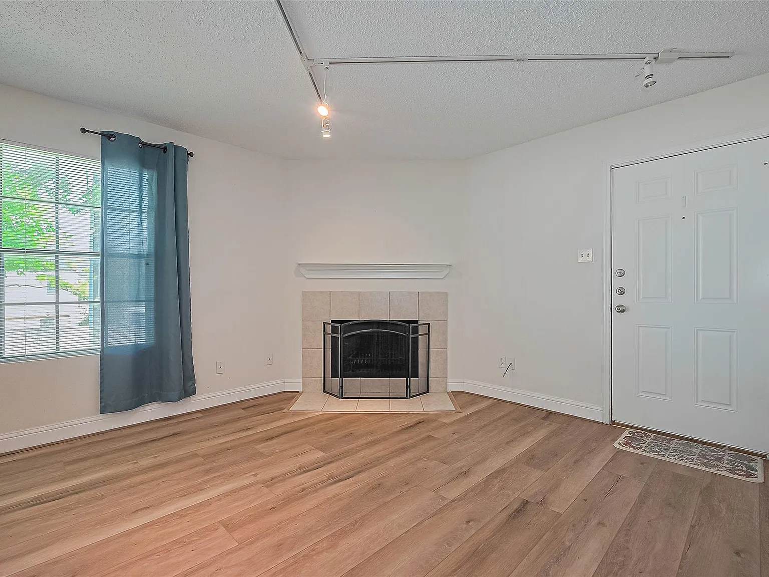 2 bed, 2.0 bath, 952 sqft, $1,400 — Photo 3