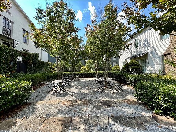 3rd image of 2051 Telfair Cir NE