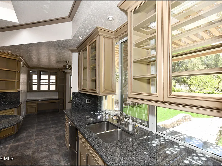 1004 Los Jardines Cir — Photo 12
