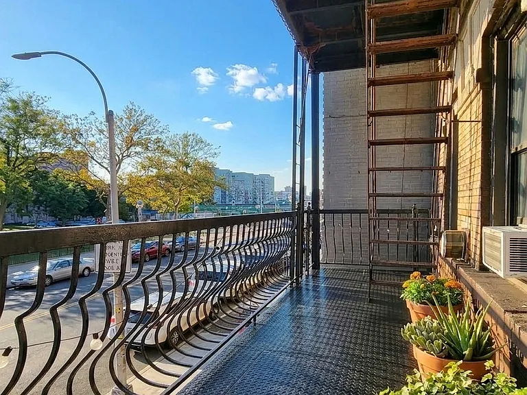1064 Myrtle Ave #2R — Photo 6