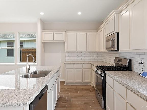5th image of 901 W Star Flower St