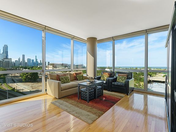 4th image of 1841 S Calumet Ave APT 901