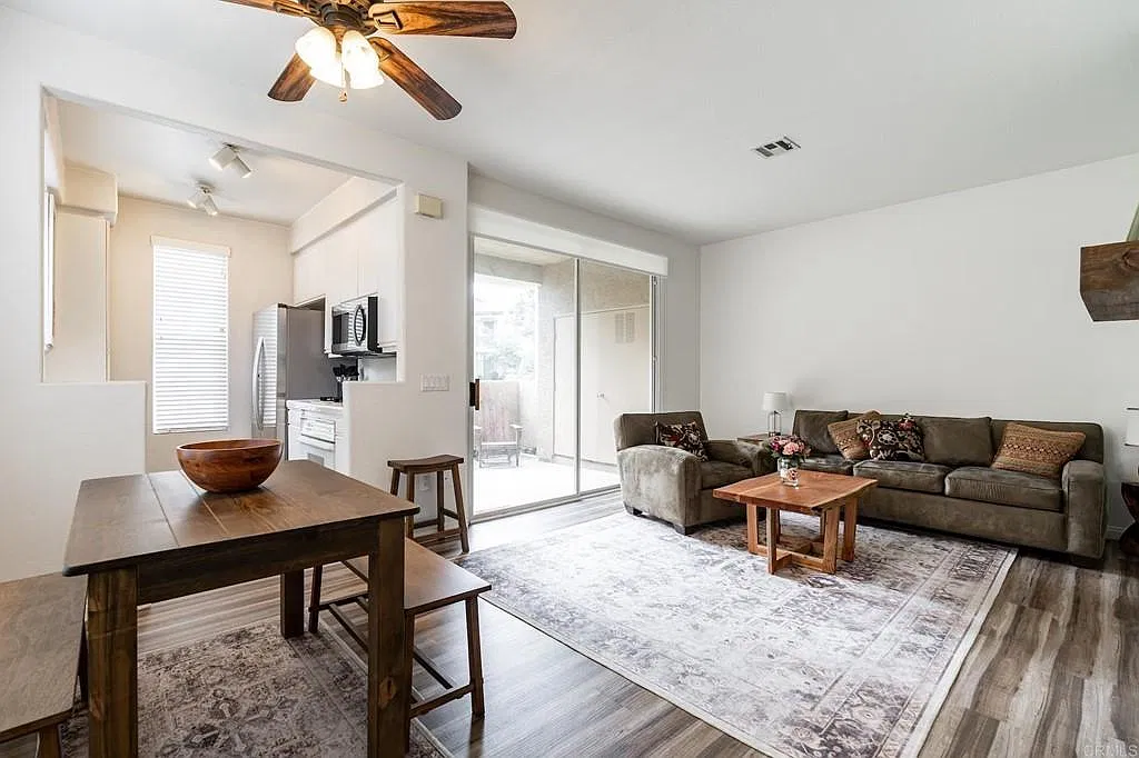 2 bed, 944 sqft, $3,295 — Photo 1