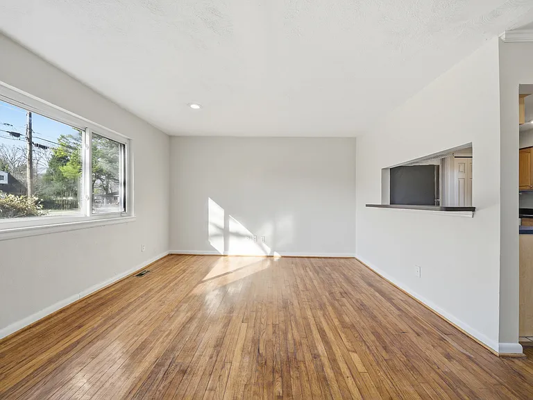 572 Rose Marie Ave — Photo 16