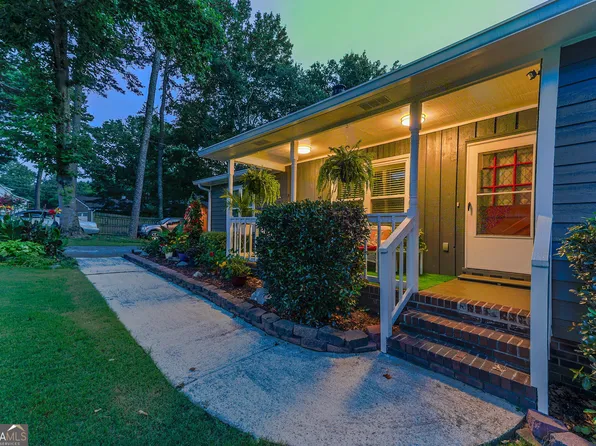 2674 Sardis Dr, Buford, GA 30519