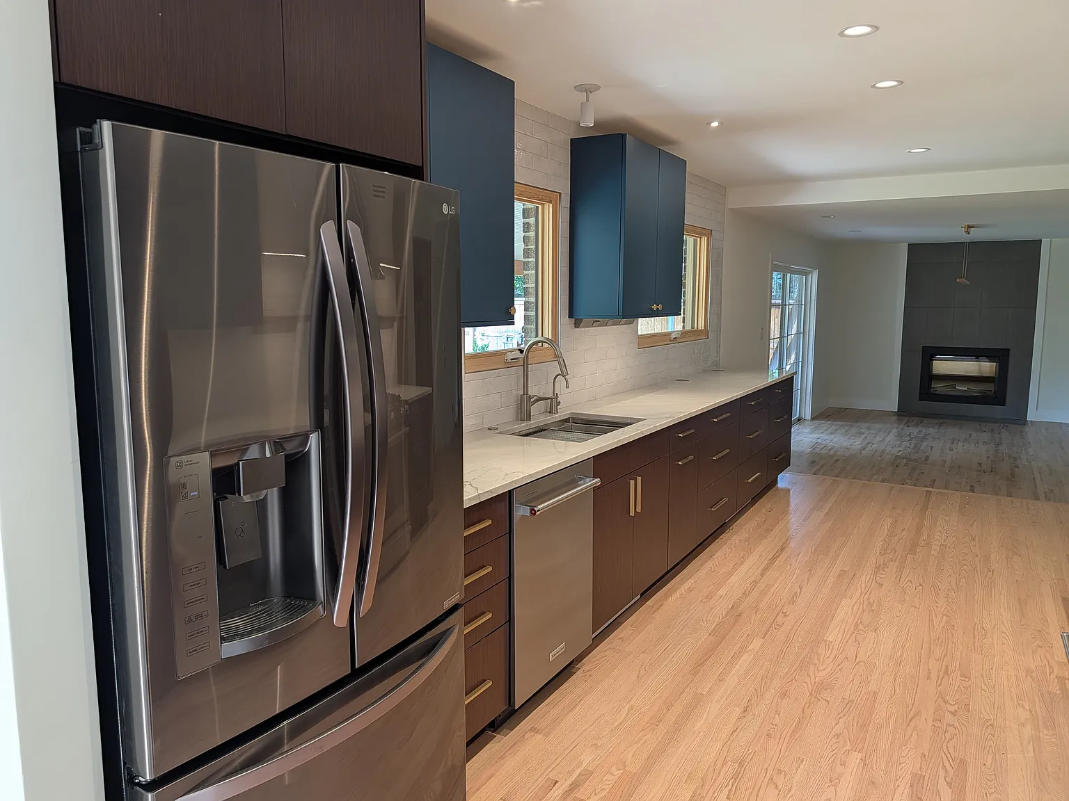 4 bed, 2.5 bath, 2800 sqft, $4,950 — Photo 3