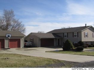 5 Lakeview Dr, Brighton, IL 62012