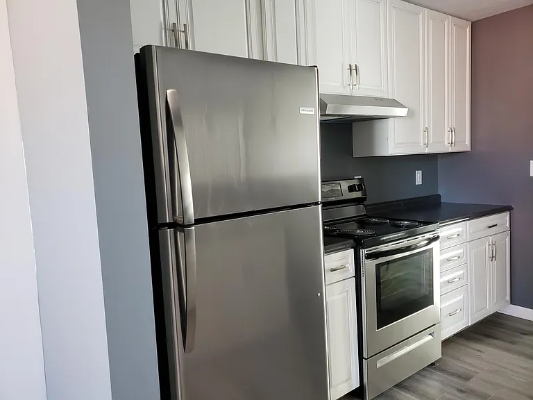 438 E Beecher St — Photo 4
