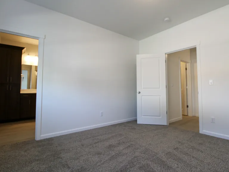 1902 SE Hankel St #13 — Photo 17