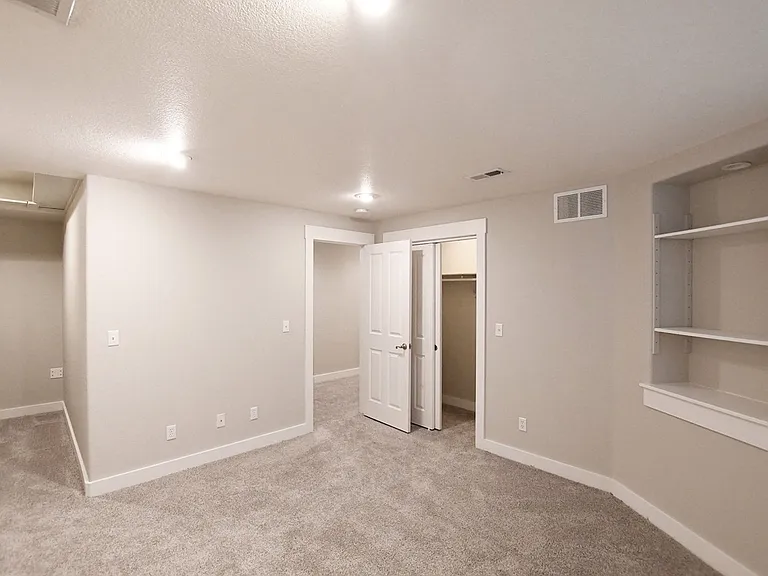 2657 Ulster St — Photo 16