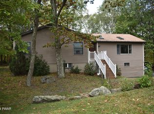 328 Canoebrook Dr, Hawley, PA 18428