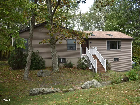 328 Canoebrook Dr, Hawley, PA 18428