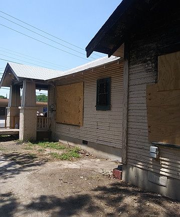5th image of 5306 S Flores St