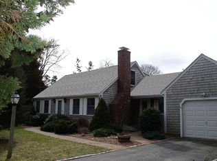34 Bob White Ln, Falmouth, MA 02540