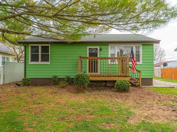 816 N Logan St, Lincoln, IL 62656