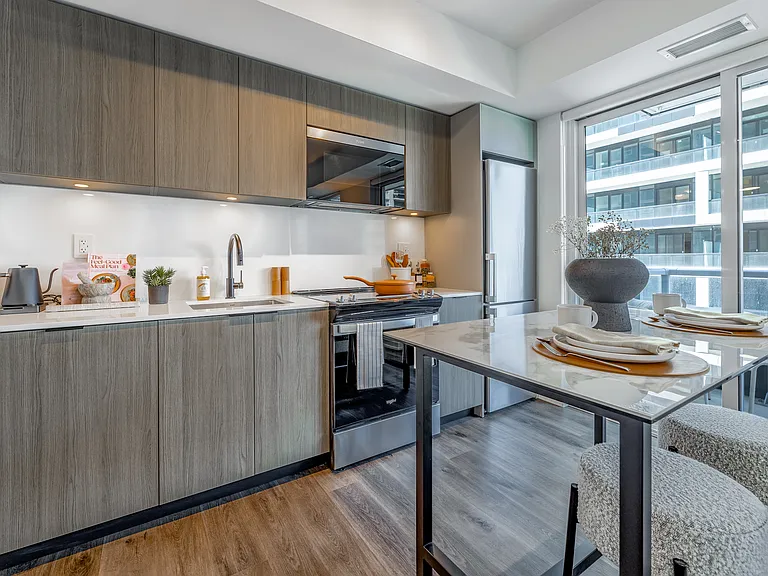 73 Broadway Ave — Photo 30