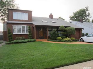 1128 Ruth Pl, Bellmore, NY 11710