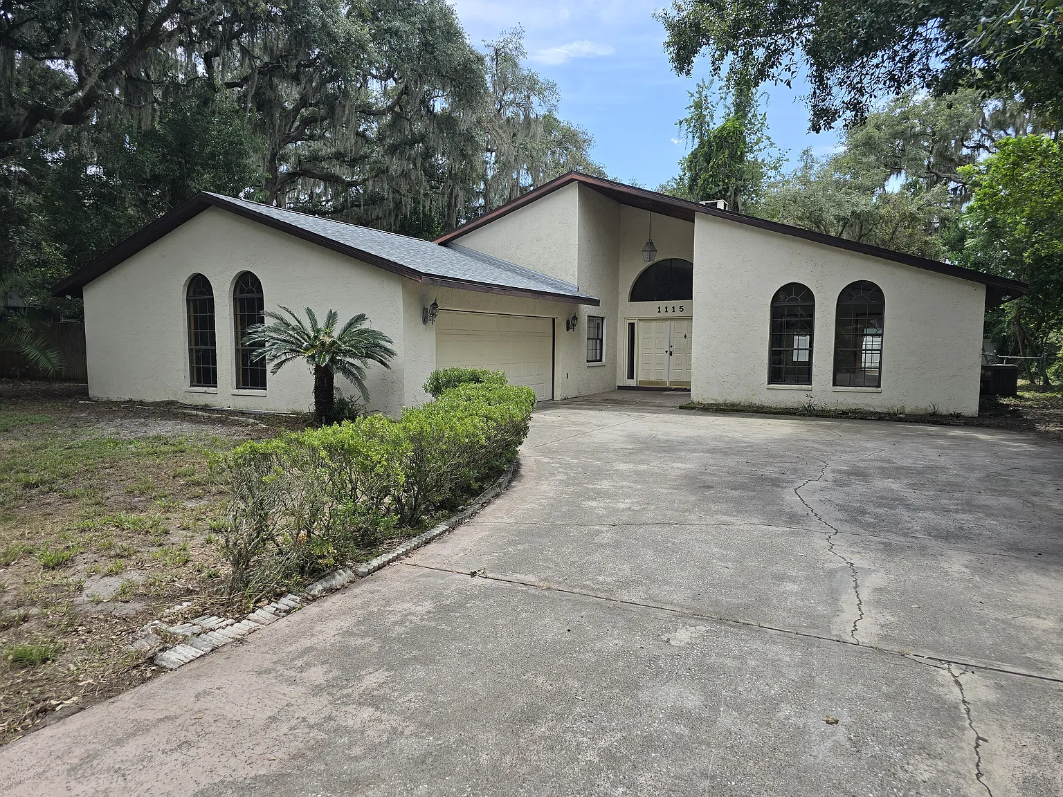 3 bed, 2104 sqft, $2,300 — Photo 1