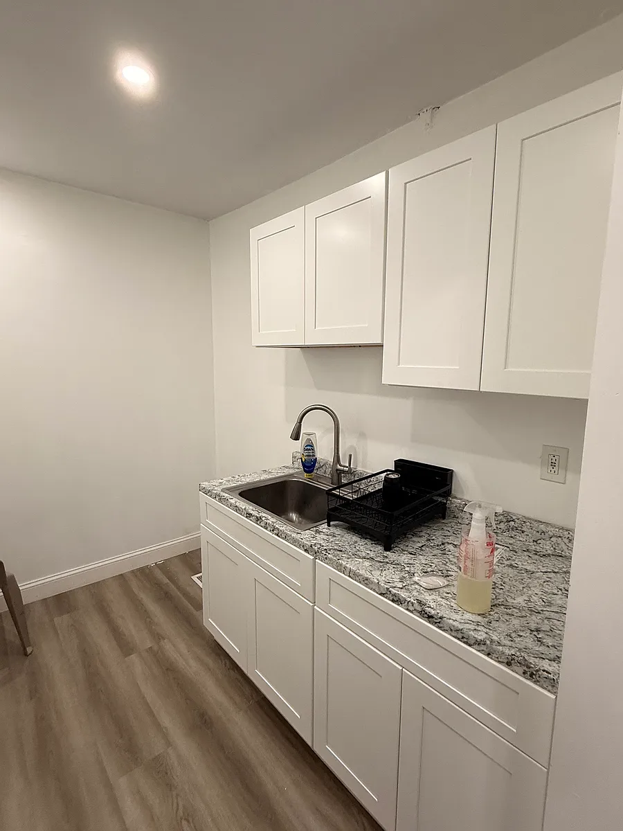 Building Photo - 23 Whitcomb St #1