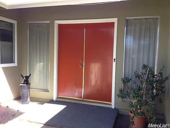 3rd image of 4926 Hillhurst Dr