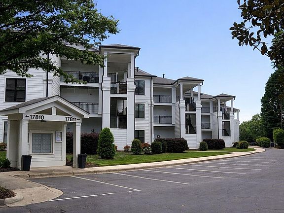 3rd image of 17811 Half Moon Ln APT L