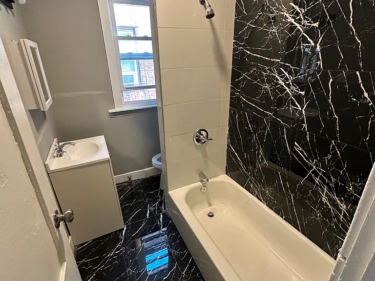 842 S 19th St #2R — Photo 6