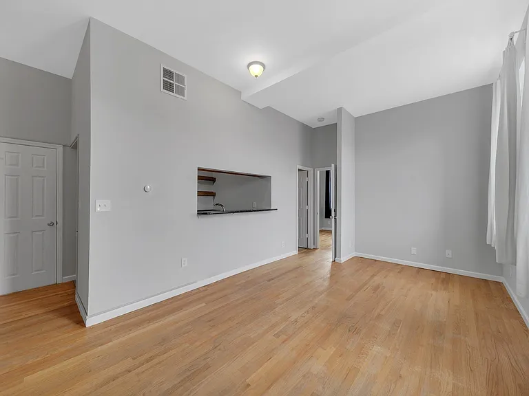186 Wayne St #321D — Photo 3