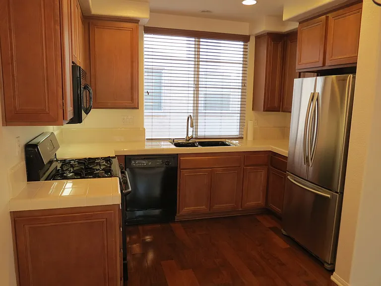 641 Hatfield Dr — Photo 2