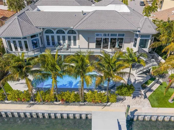 6103 Pasadena Point Blvd S, Gulfport, FL 33707