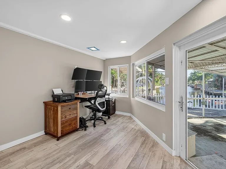 1570 NE 30th Pl — Photo 30