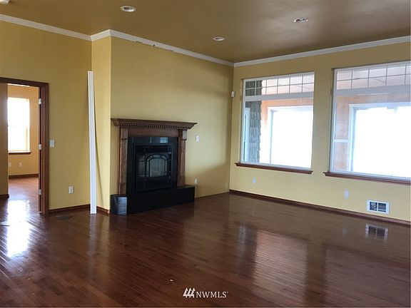 4th image of 1457 Ocean Shores Boulevard SW