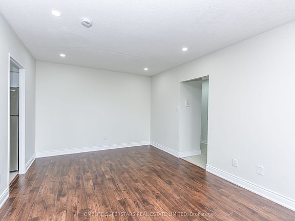 5th image of 3533 Derry Rd E #511