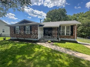 425 Westglen Village Dr, Ballwin, MO 63021