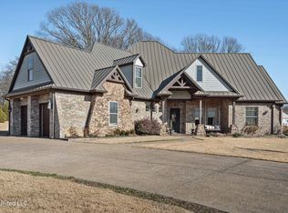 1122 Getwell Rd S, Hernando, MS 38632