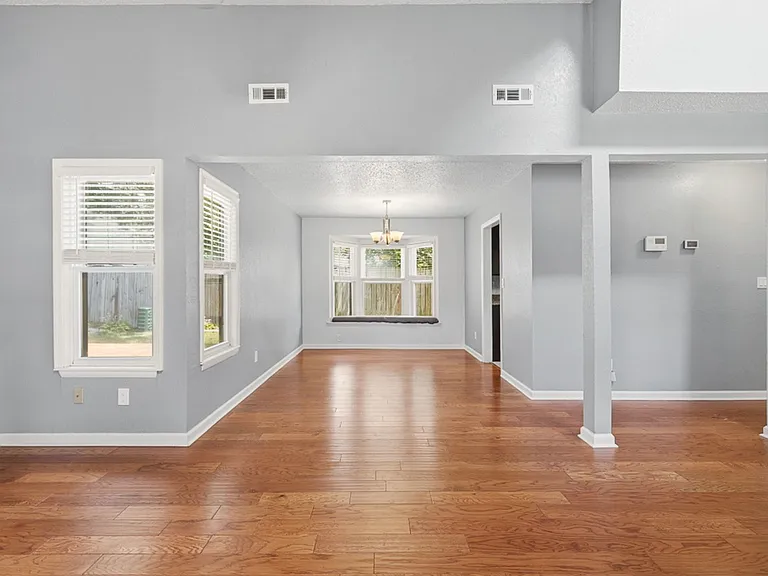 3856 Forestwood Ct — Photo 8