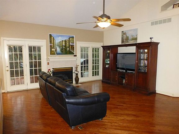 5th image of 9659 Manassas Dr