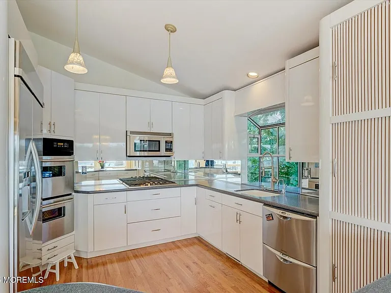 74 Seneca Pl — Photo 24