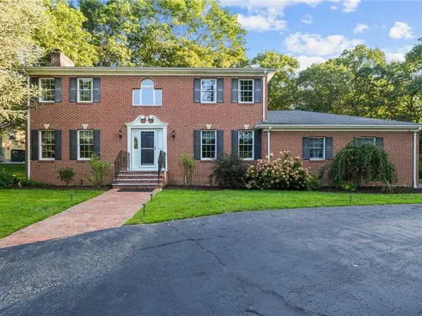 32 Rollingwood Dr, Johnston, RI 02919